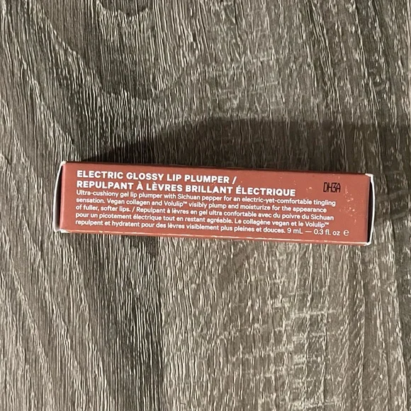 MILK MAKEUP Buzzed Electric Glossy Lip Plumper
hydrating lip plumper - Picture 6 of 8